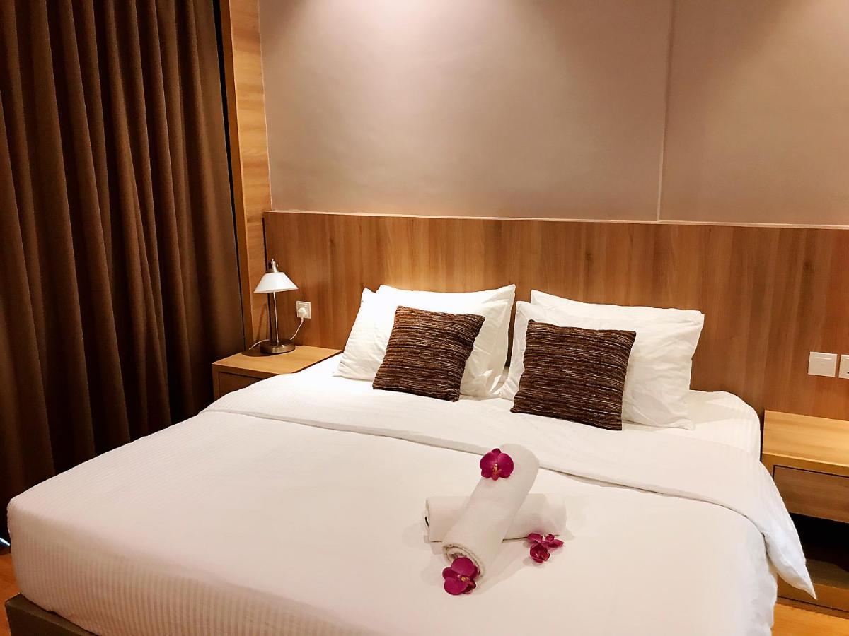 Imperial Grand Suite Apartment Kuching Exterior foto