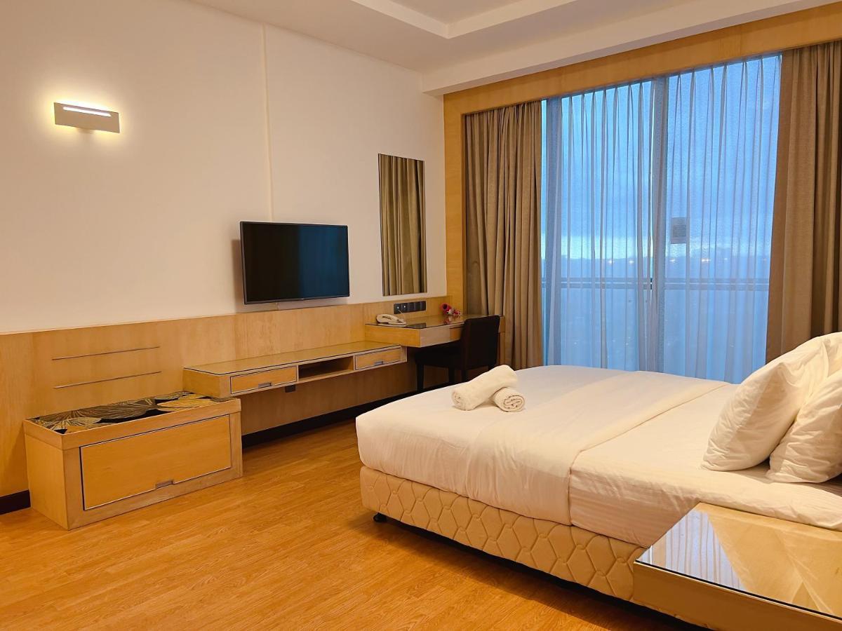 Imperial Grand Suite Apartment Kuching Exterior foto