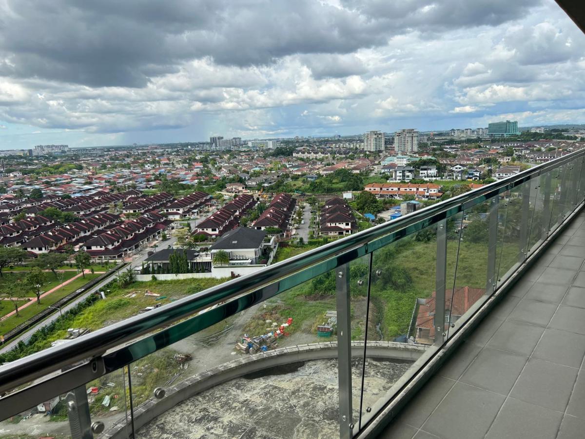 Imperial Grand Suite Apartment Kuching Exterior foto