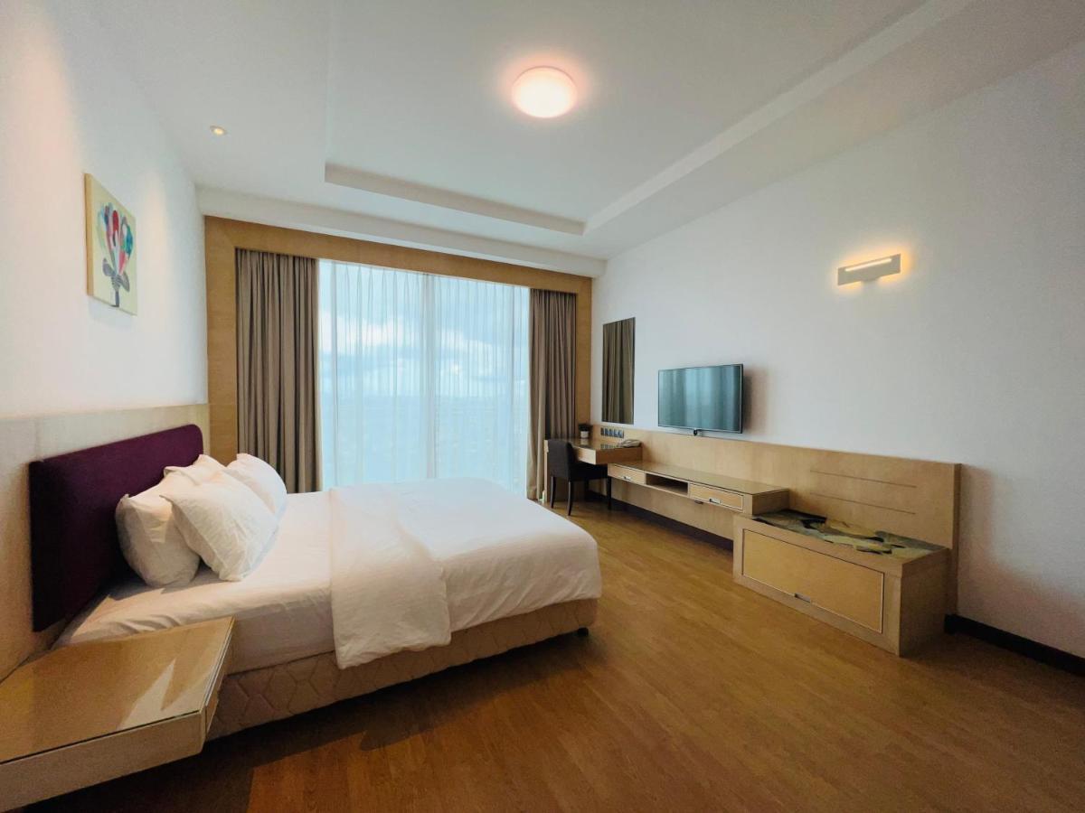 Imperial Grand Suite Apartment Kuching Exterior foto