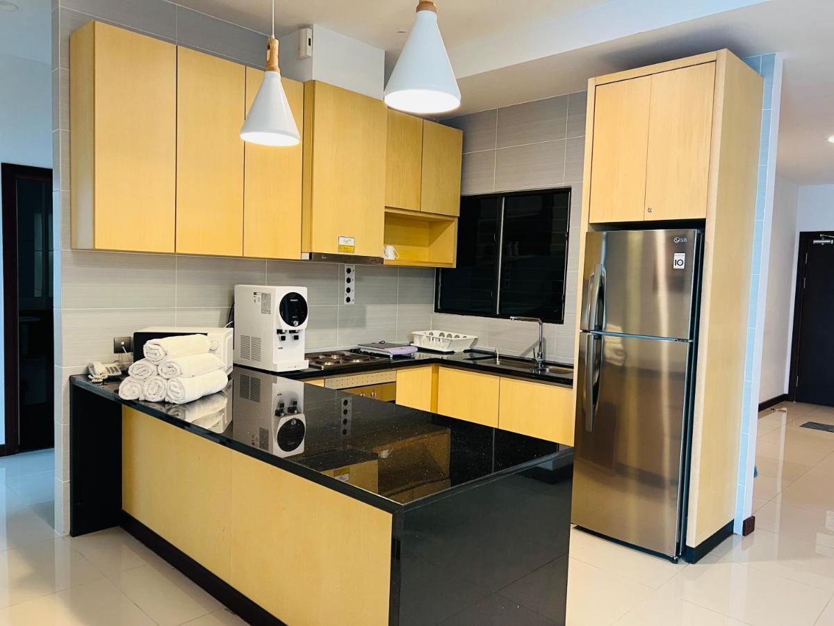 Imperial Grand Suite Apartment Kuching Exterior foto