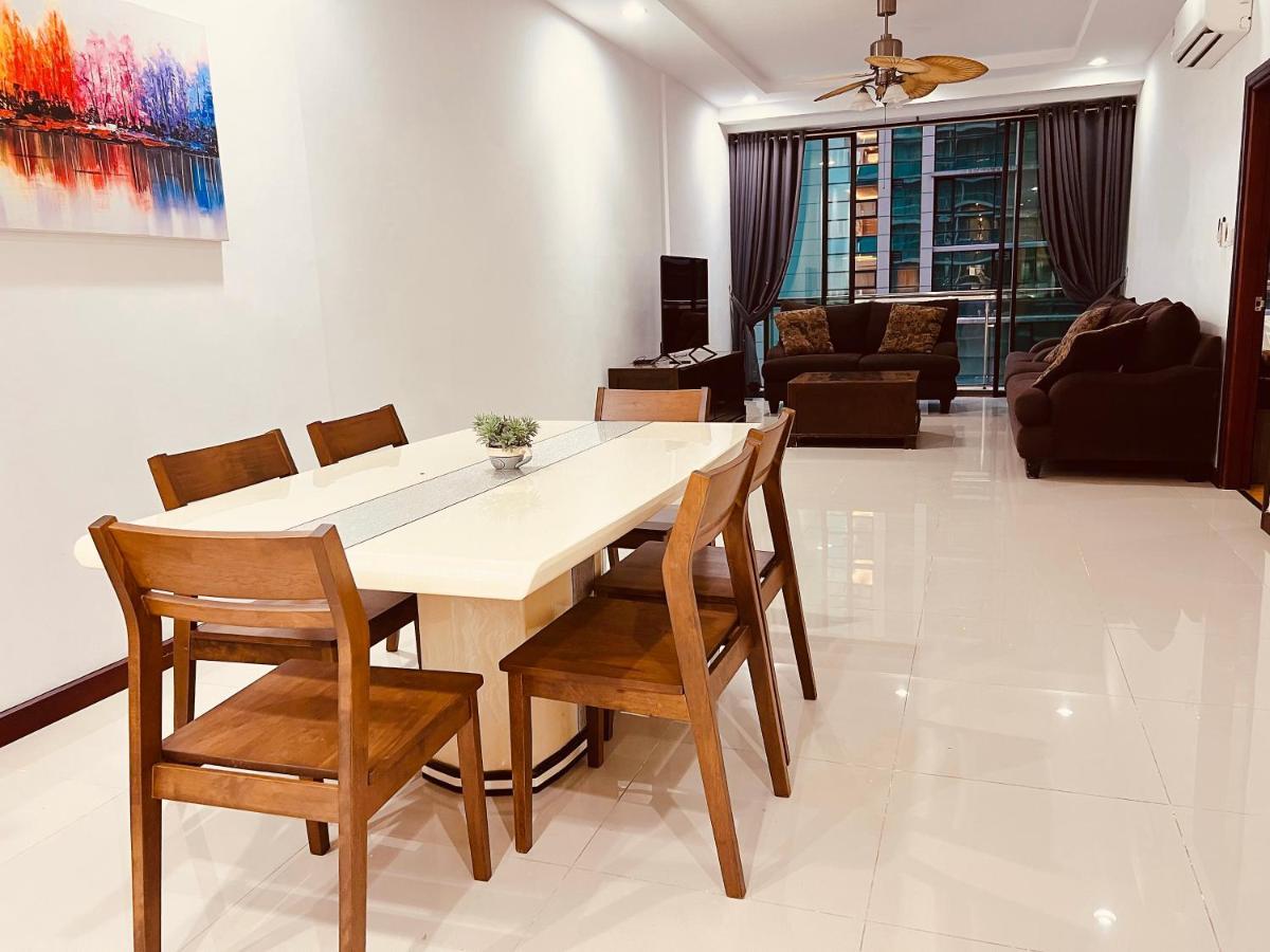 Imperial Grand Suite Apartment Kuching Exterior foto
