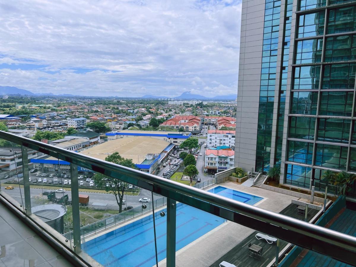 Imperial Grand Suite Apartment Kuching Exterior foto