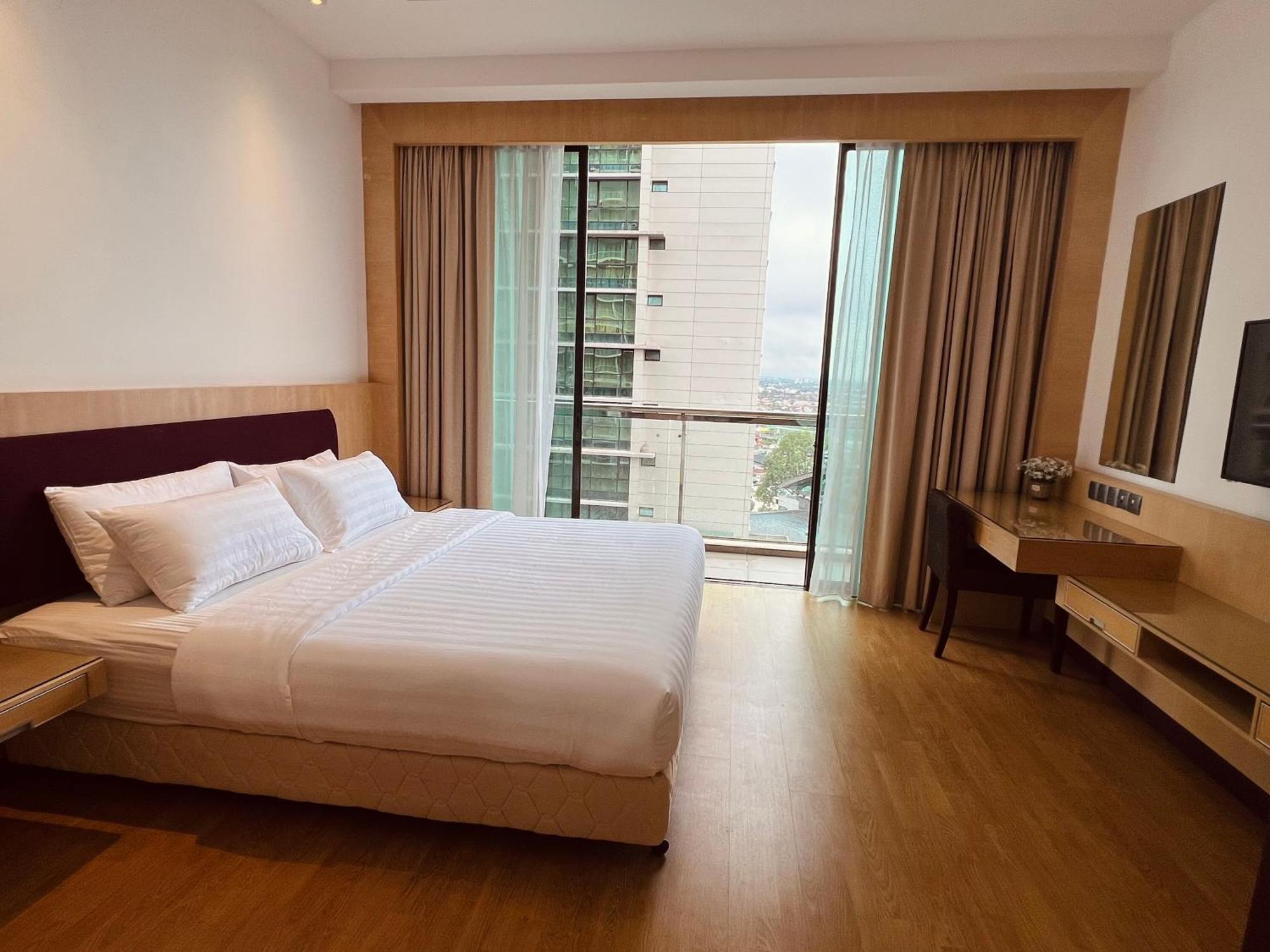 Imperial Grand Suite Apartment Kuching Exterior foto