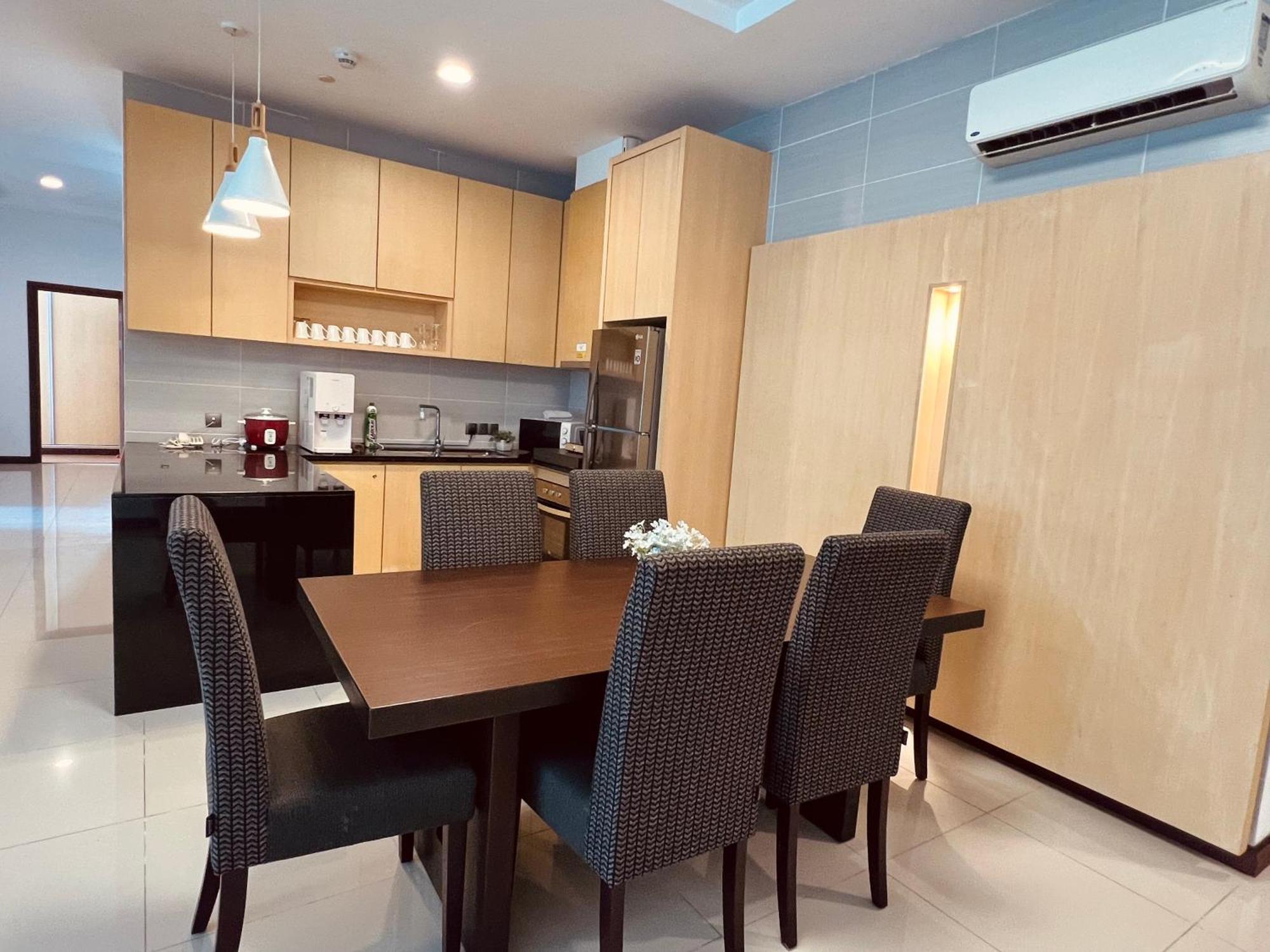 Imperial Grand Suite Apartment Kuching Exterior foto