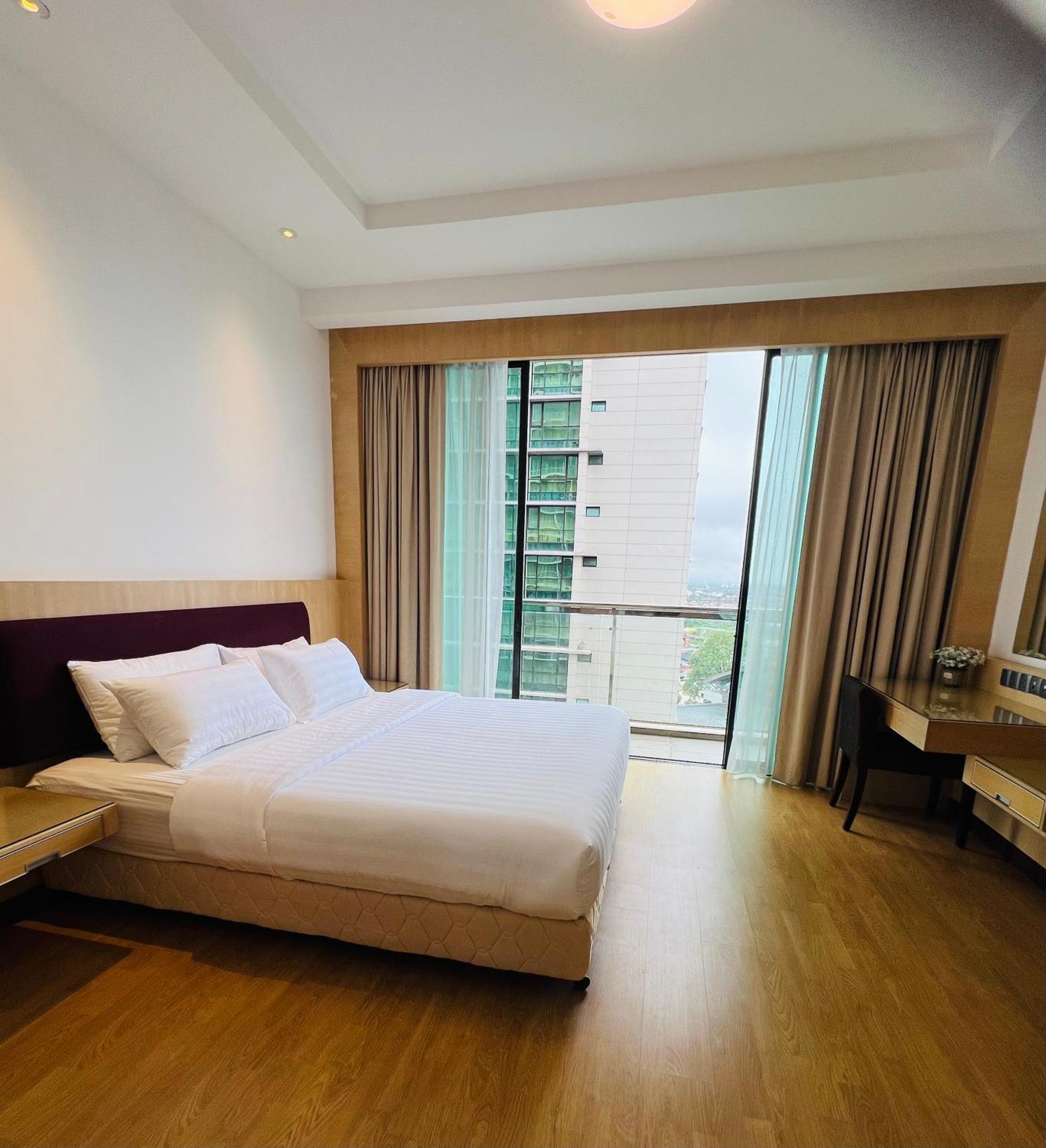 Imperial Grand Suite Apartment Kuching Exterior foto